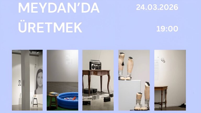 Etkinlik afişi; açık mor bir arka plan üzerinde beyaz harflerle etkinlik detaylarını gösteriyor ve ortasında 5 sanat eserinden oluşan bir fotoğraf kolajı yer alıyor.